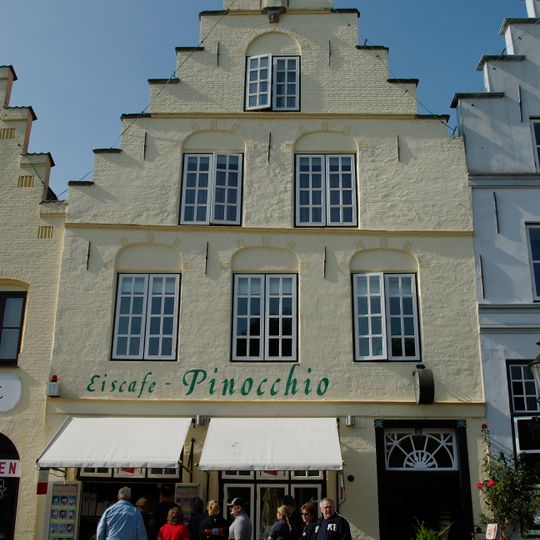 Wohn- und Geschäftshaus