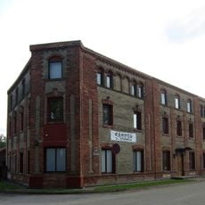 Dzīvojamā ēka ar veikalu