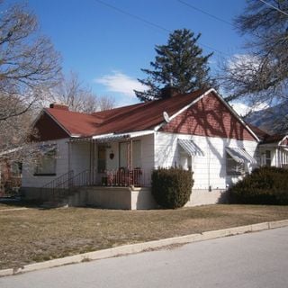 Glen M. and Roxie Walbeck House