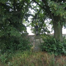 Kříž u hřbitova jižně od Horní Lhoty