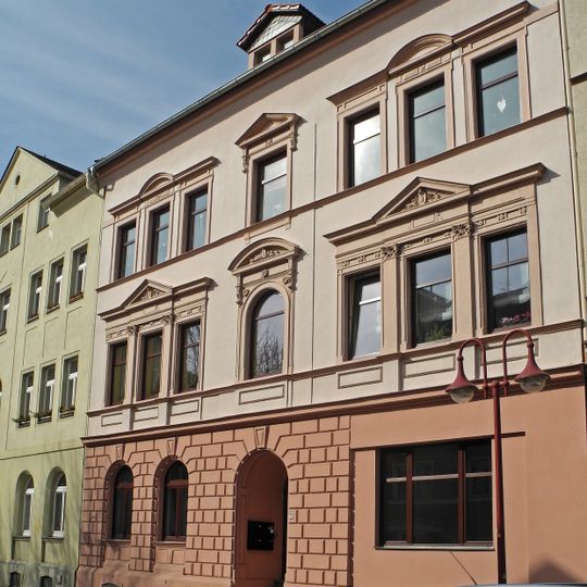 Mietshaus in geschlossener Bebauung Schandauer Straße 18
