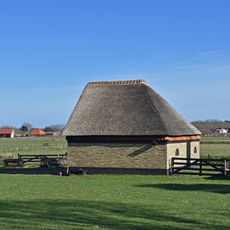 Fraai in landschap gelegen boet. Rieten kap met turen