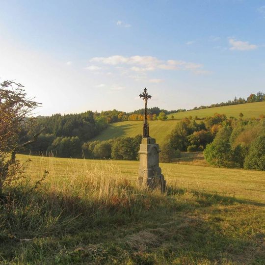 Kříž severně od Cotkytle v polích