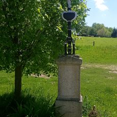 Wayside cross near the cemetery in Brloh