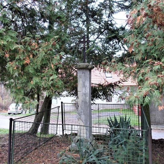 Kříž na rozcestí u domu 64 v Krpech