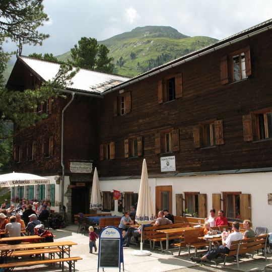 Gepatschhaus und Kapelle Maria Schnee mit angebautem Schlafhaus