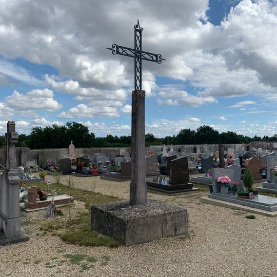 Cemetery cross of Neuville-les-Dames