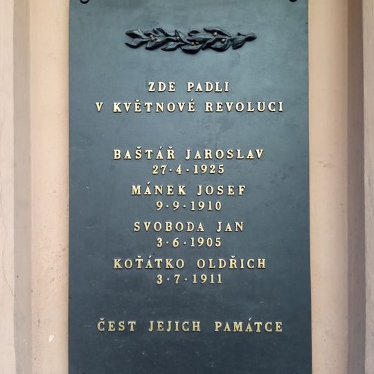 Pamětní deska padlým v Květnové revoluci na domě Jindřišská 900/7 v Praze