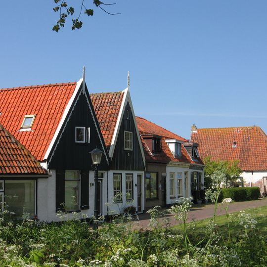 Pandje met eenvoudig houten voorschot