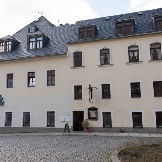 Wohnhaus in Ecklage und geschlossener Bebauung Große Kirchgasse 19