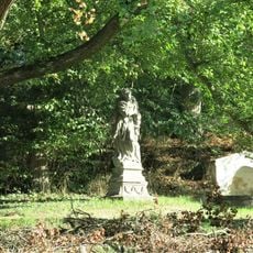 Socha svaté Barbory v zámeckém parku v Zahrádkách