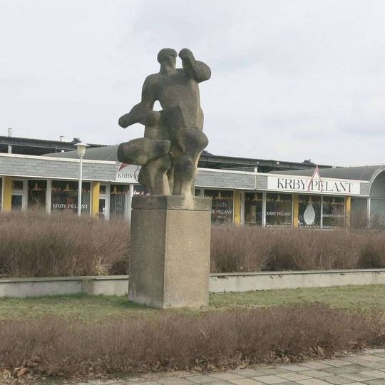 Socha Fotbalisté před fotbalovým stadionem v Mostě