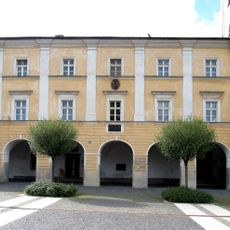 Jezitský kláštor, kláštor jezuitov