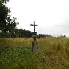 Kříž u silnice na Lohenice