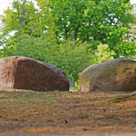 Zwei Findlinge im Gemeindepark Lankwitz