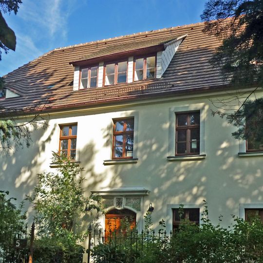 Pfarrhaus mit Nebengebäude An der Kirche 7