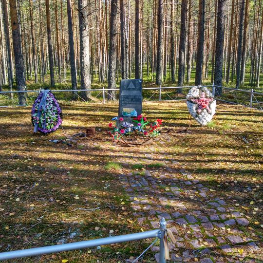 Братская могила советских воинов