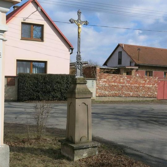 Kříž u kapličky svatého Václava ve Velkém Borku