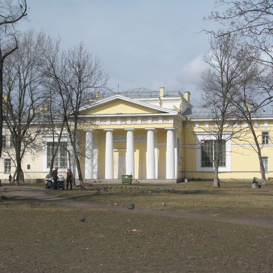 Garden of Academy of Arts - Garden building with portico