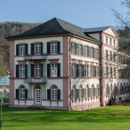 Ehemaliges Badehaus und Hotel, heute sogenanntes Badhotel