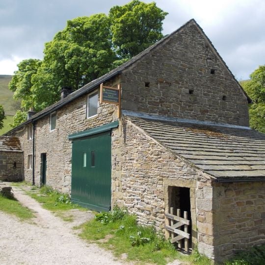 Dalehead Farmhouse and attached barn