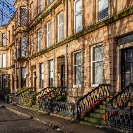 120, 122, 124 Queen's Drive