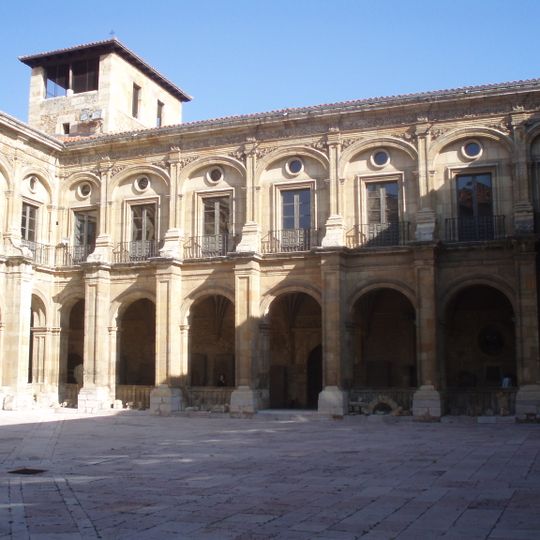 Claustro de la basílica de San Isidoro de León