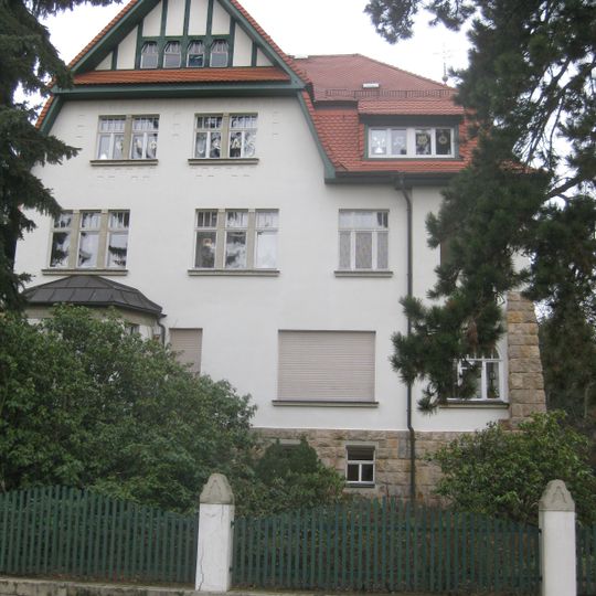 Mietvilla mit Garten und Einfriedung Nansenstraße 7