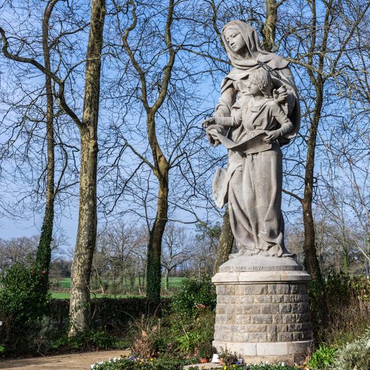 Statues de Sainte Anne et la Vierge Marie
