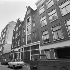 Pakhuis met puntgevel