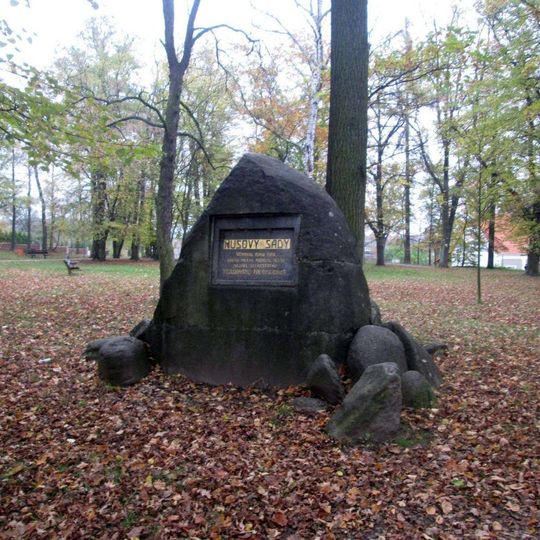 Památník v Husových sadech v Blatné