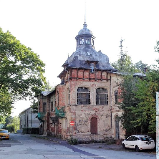 Bahnhofstraße 8; 8a