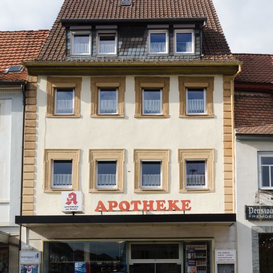 Wohn- und Geschäftshaus