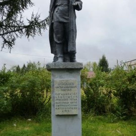 Памятник Минину В.А. , организатору комсомола Кемского уезда