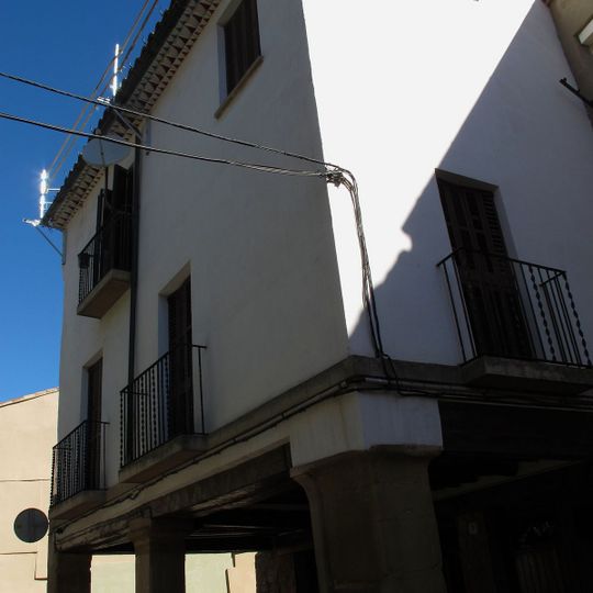 Casa al costat de la plaça de les Eres