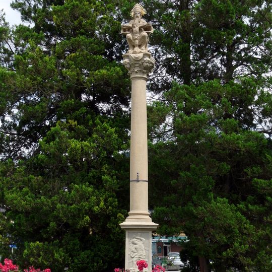 Sloup se sousoším Nejsvětější Trojice