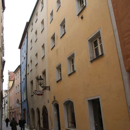 Wohn- und Geschäftshaus