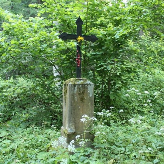 Kříž u Žlebu na rozcestí