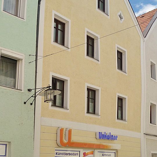 Wohn- und Geschäftshaus