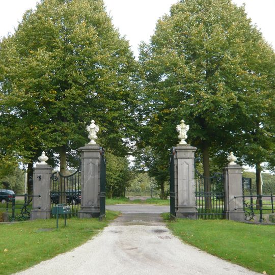 Smeedijzer hek aan de overtuin van "het Manpad"