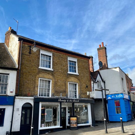 27 And 29, Queensway