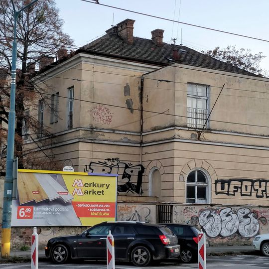 Štátna nemocnica, Krajinská n. , múr ohradný