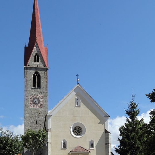 Cemetery chapel in Teis