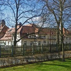 Building A1: Clinic building in the style of reform architecture (individual monument to ID no. 09284584) Hufelandstraße 15