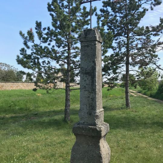 Boží muka západně od hřbitova v Dobřichově