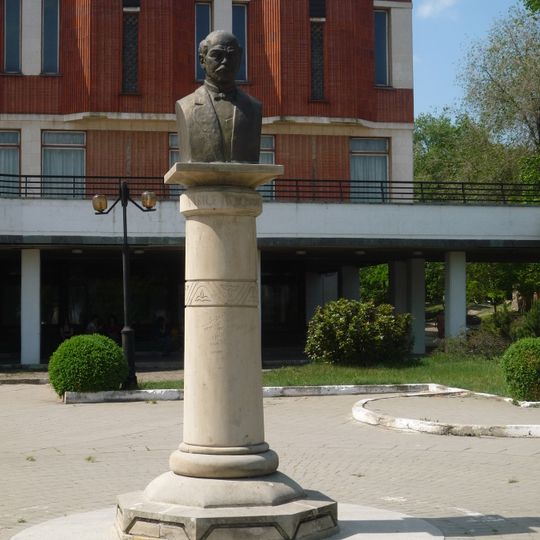 Monumentul lui Vasile Alecsandri din Bălți