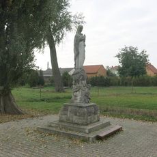 Socha Panny Marie u kostela Navštívení Panny Marie v Křešicích