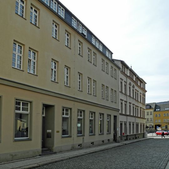 Bankgebäude in geschlossener Bebauung Am Brauhaus 4