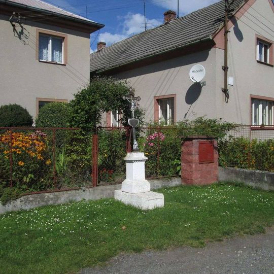 Kříž v jižní části Lítého