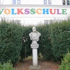 Persönlichkeitsdenkmal, Büste Franz Josef I.